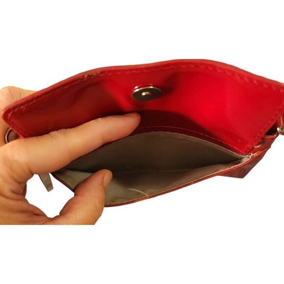 Beijo Red Patent Leather Clutch Wallet With Zip Closure & Internal Pockets Flaw - Picture 8 of 9